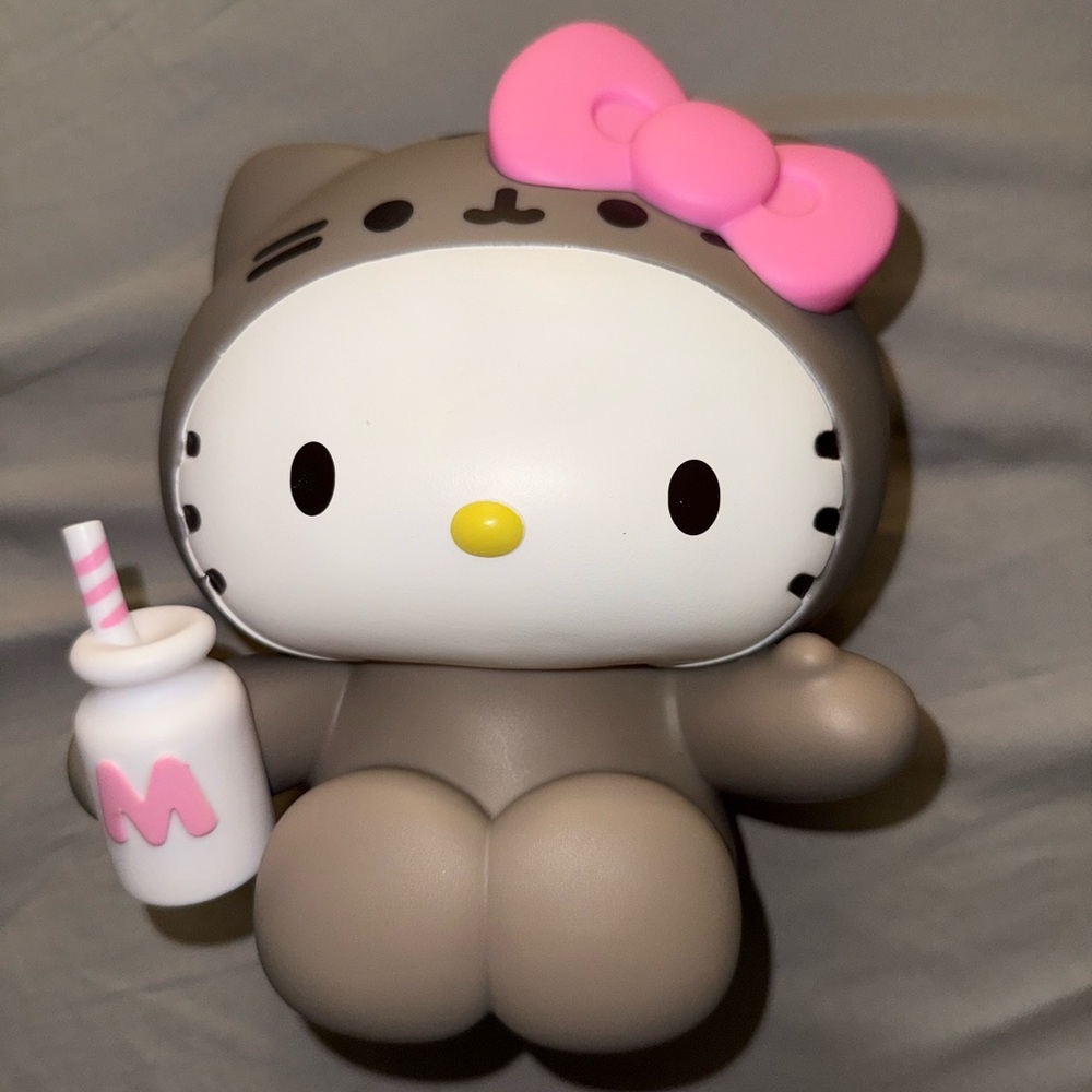 Hello Kitty piggy bank